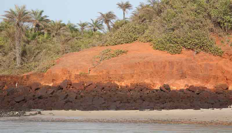 terre rouge d'Afrique sur île caravela dans l'archipel des bijagos